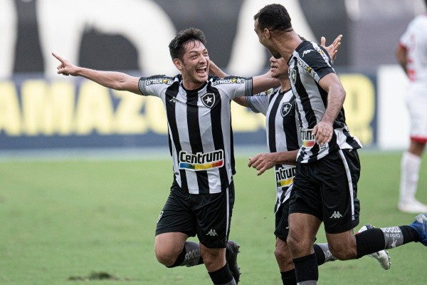 Foto: (Jorge Rodrigues/AGIF) - Em 26 partidas disputadas na Série B, Oyama marcou dois gols