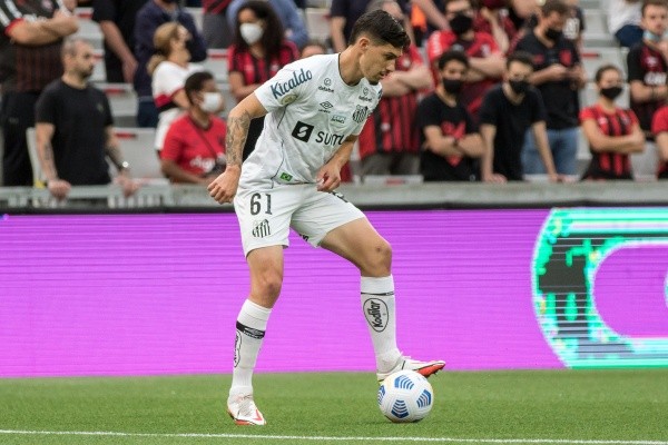 Emiliano Velázquez Athletico Paranaense Santos