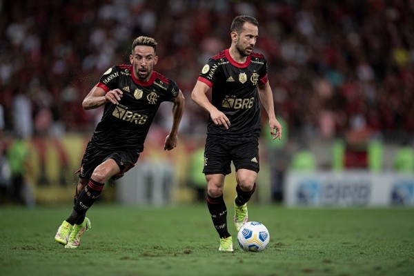 Foto: Jorge Rodrigues/AGIF -Everton Ribeiro jogador do Flamengo durante partida contra o Atlético-GO no estádio