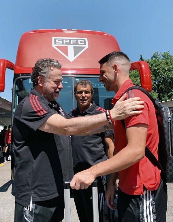 Erico Leonan / saopaulofc – Calleri e o presidente do São Paulo, Júlio Casares