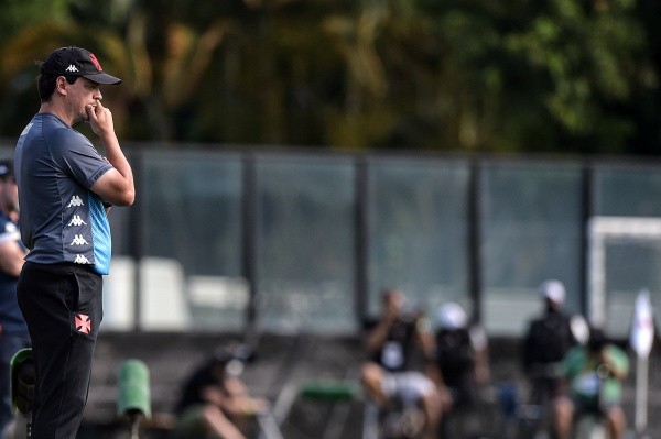 Diniz fala que o lugar do Vasco é na Primeira Divisão 