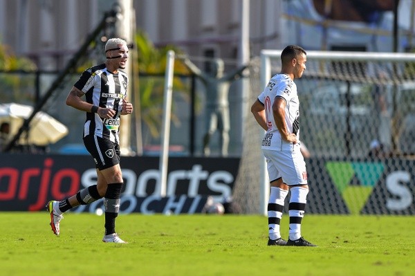 Navarro marcou um dos 4 gols do Botafogo na goleada contra o Vasco