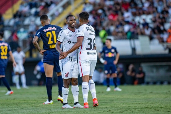 Nikão comemorando gol pelo Athletico-PR. (Foto: Diogo Reis/AGIF) Nikão comemorando gol pelo Athletico-PR. (Foto: Diogo Reis/AGIF)