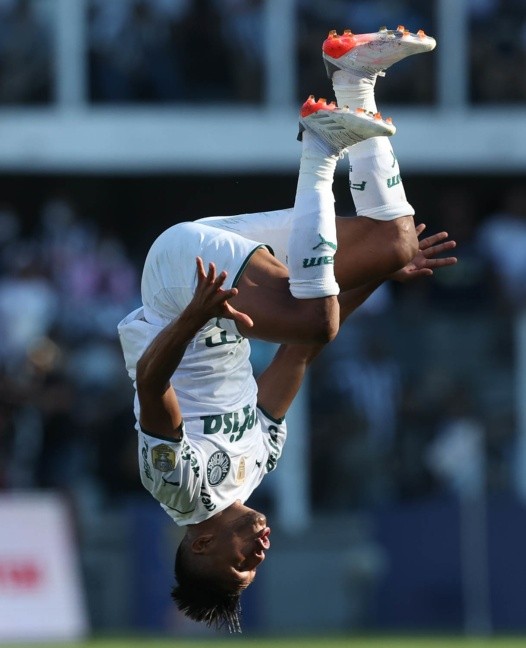 Foto:Cesar Greco – SEP – árbitro anulou o primeiro gol de Rony, mas não foi o bastante para o Rústico, dois minutos depois ele balançou as redes e desafiou a gravidade novamente