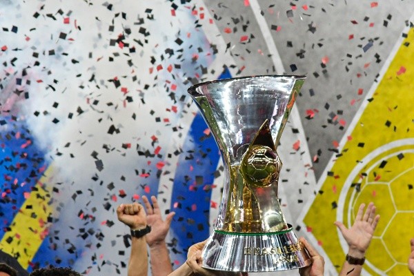 Taça do Campeonato Brasileiro. (Foto: Thiago Ribeiro/AGIF)