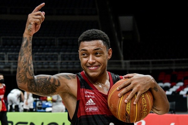 Flamengo em quadra. (Foto: Thiago Ribeiro/AGIF)