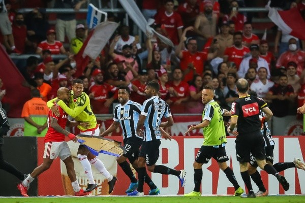 Gre-Nal do segundo turno. (Foto: Pedro H. Tesch/AGIF)