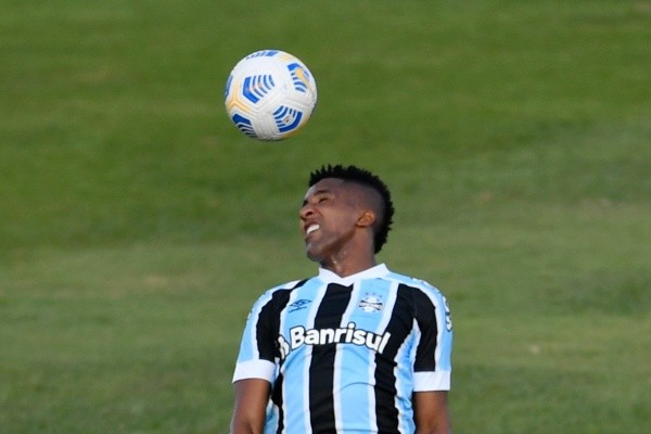 Foto: Mateus Bonomi/AGIF - O jogador foi expulso após a confusão no clássico