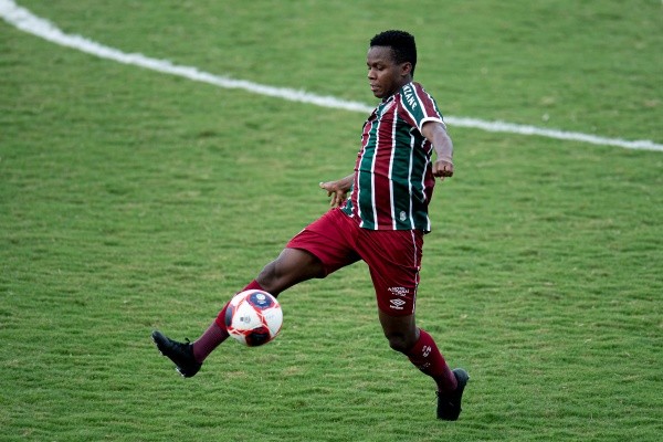 Cazares tem 37 partidas com a camisa do Fluminense (Foto: Jorge Rodrigues/AGIF)