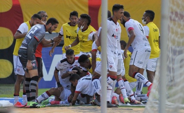Vitória comemorando gol. (Foto: Jhony Pinho/AGIF) Vitória comemorando gol. (Foto: Jhony Pinho/AGIF)