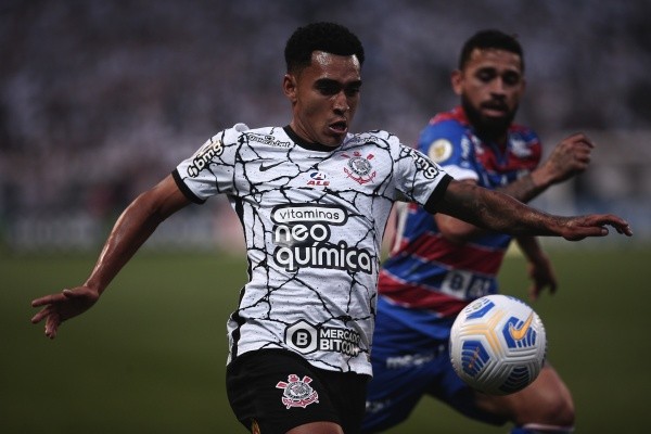 Corinthians em campo pelo Brasileirão. (Foto: Ettore Chiereguini/AGIF)