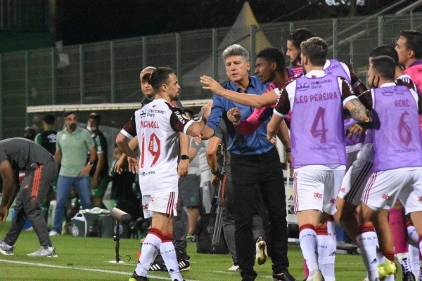 Foto:Renato Padilha/AGIF | Michael marca pelo Flamengo diante da Chapecoense