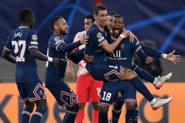 Jogadores do PSG festejam gol na vitória deste fim de semana. (Foto: Getty Images))