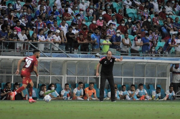 Foto: Jhony Pinho/AGIF - Casares fará uma reunião com Rogério para programar a próxima temporada