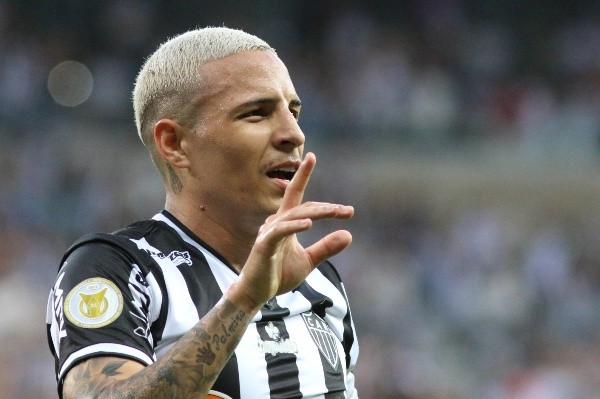 Foto:Fernando Moreno/AGIF – Arana tem sido titular até da Seleção e se consolida como melhor LE atual do Brasil