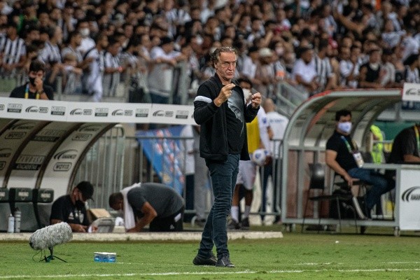 MG - Belo Horizonte - 10/11/2021 - BRASILEIRO A 2021 - ATLETICO-MG X CORINTHIANS - Cuca tecnico do Atletico-MG durante partida contra o Corinthians no estadio Mineirao pelo campeonato Brasileiro A 2021. Foto: Alessandra Torres/AGIF MG - Belo Horizonte - 10/11/2021 - BRASILEIRO A 2021 - ATLETICO-MG X CORINTHIANS - Cuca tecnico do Atletico-MG durante partida contra o Corinthians no estadio Mineirao pelo campeonato Brasileiro A 2021. Foto: Alessandra Torres/AGIF