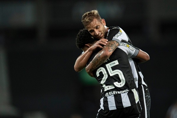 Foto:Jorge Rodrigues/AGIF | Enderson Moreira defende a permanência de     Rafael Moura em General Severiano