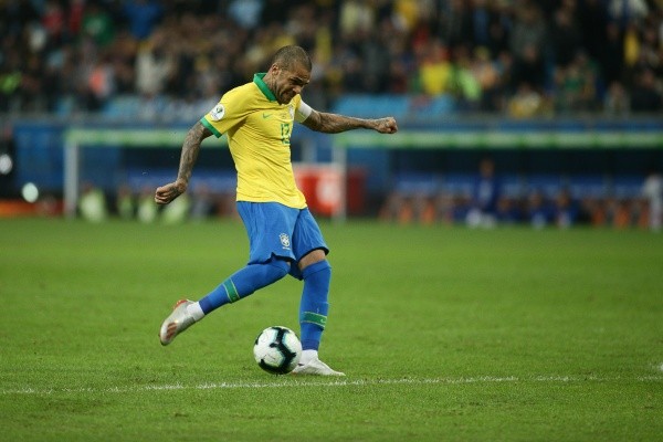 Foto: Guilherme Hahn/AGIF – Dani Alves está sem clube no momento