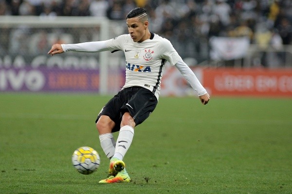 Guilherme Arana relembra época em que jogou no Corinthians e fala de títulos conquistados (Foto:Daniel Vorley/AGIF)