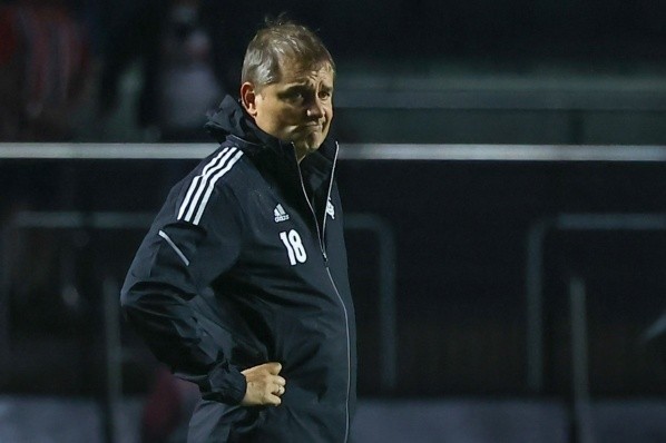 Internacional busca reação no Brasileirão contra o Athletico-PR (Foto: Marcello Zambrana/AGIF)