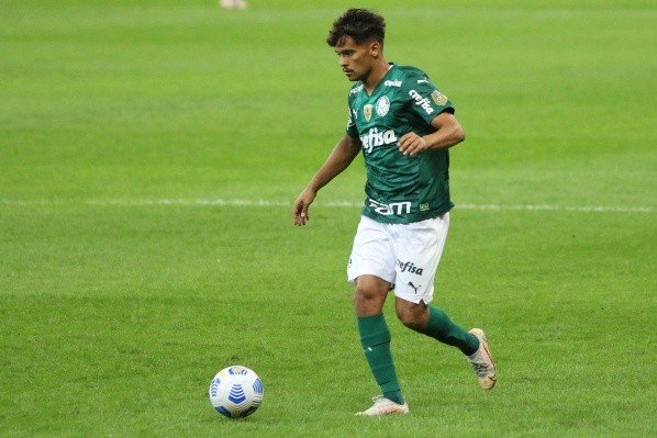 Foto: Fernando Moreno/AGIF – Scarpa em ação pelo Palmeiras