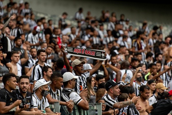 Hulk elogia torcida do Atlético e afirma: “É de arrepiar” (Foto: Alessandra Torres/AGIF)
