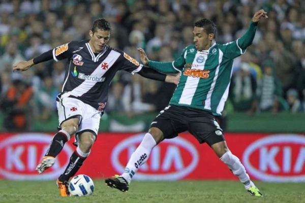 Anderson Martins formou dupla de zaga com Dédé, apelidados de ''Torre Gemêas' (Foto: Heuler Andrey/Getty Images)