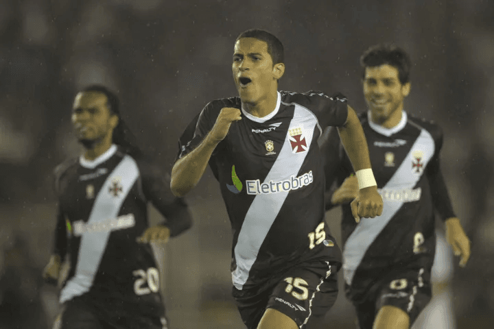 Romulo foi vendido para o Spartak Moscou depois de grandes temporadas no Vasco (Foto: JUAN MABROMATA/Getty Images)