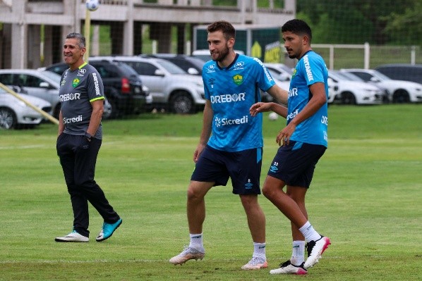 Treinamento do Cuiabá (Foto: AssCom Dourado) Treinamento do Cuiabá (Foto: AssCom Dourado)