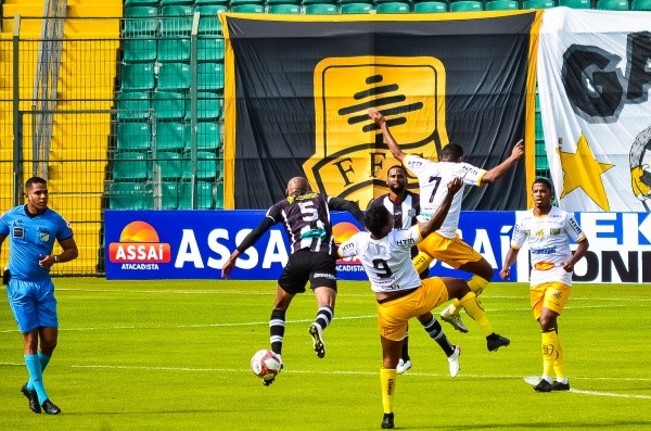  R.Pierre/AGIF/ Vinícius Kiss em campo pelo Figueirense na Série C do Brasileirão. 