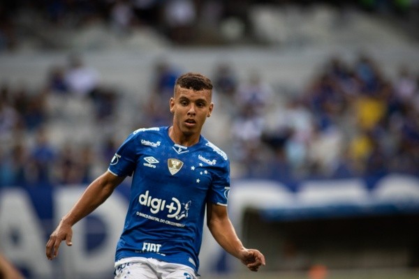 Foto: Marcelo Alvarenga/AGIF | Vinicius Popó ainda pertence ao Cruzeiro com quem tem contrato até 2024 Foto: Marcelo Alvarenga/AGIF | Vinicius Popó ainda pertence ao Cruzeiro com quem tem contrato até 2024