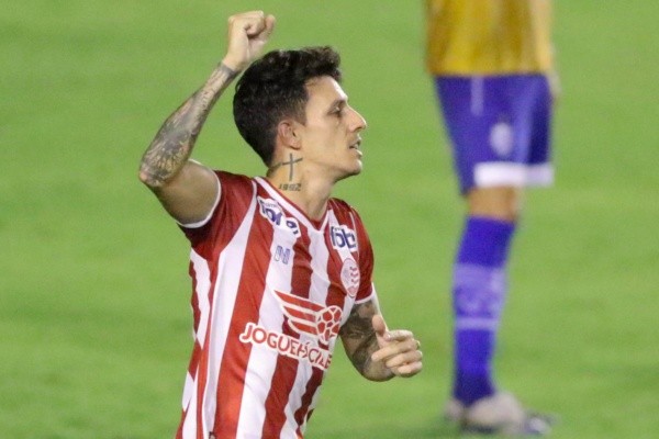 Foto: Marcel Lisboa/AGIF | Jean Carlos é ao lado de Kieza uma das peças chaves do elenco do Náutico