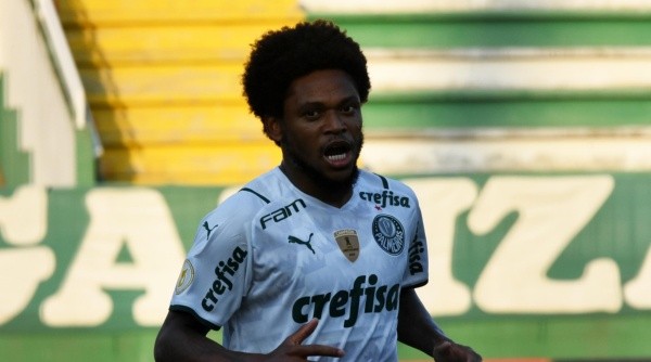 Luiz Adriano interessa ao Palmeiras (Foto: Renato Padilha/AGIF)