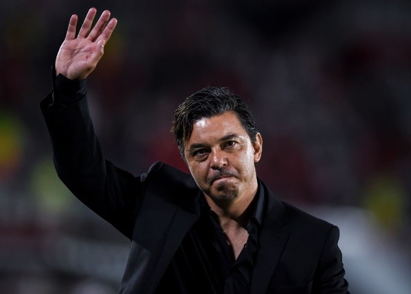 Marcelo Endelli/Getty Images/ Marcelo Gallardo agradecendo a torcida do River Plate. 