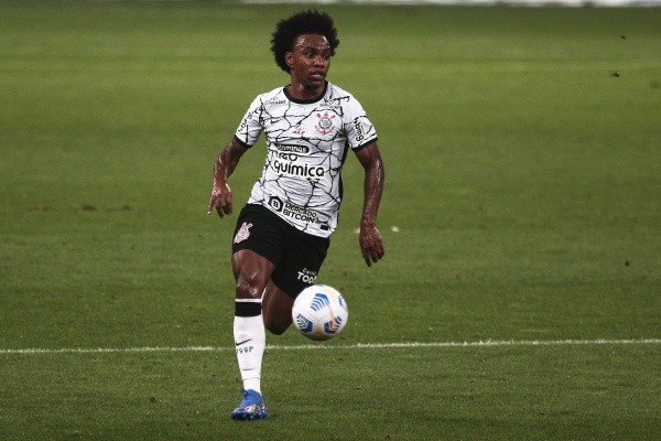 Foto: Ettore Chiereguini/AGIF – Willian em ação pelo Corinthians