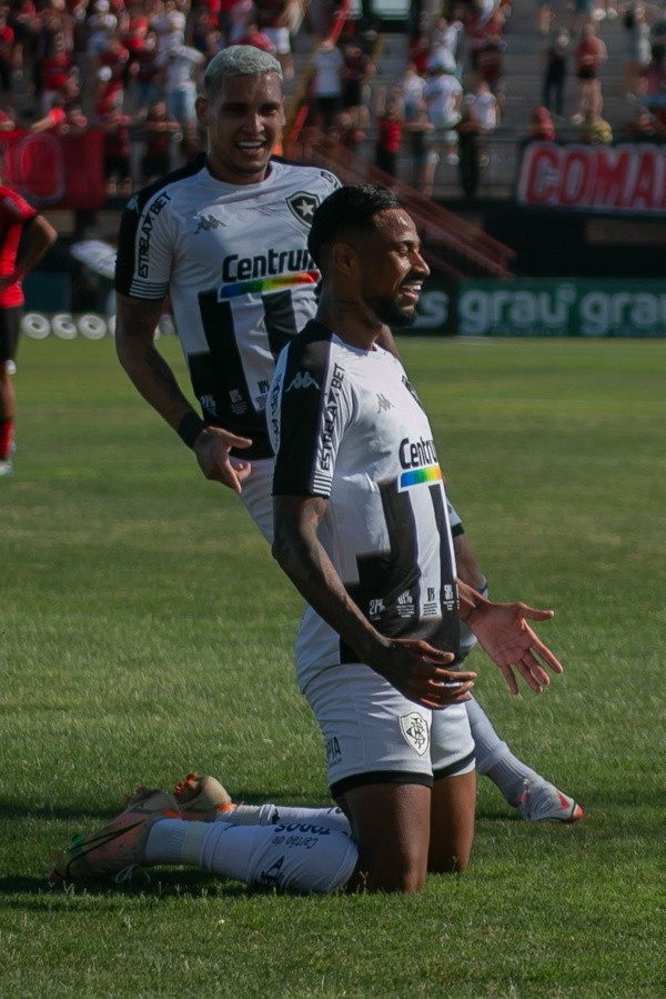 Diego Gonçalves garantiu a vitória e o título do Botafogo na Série B