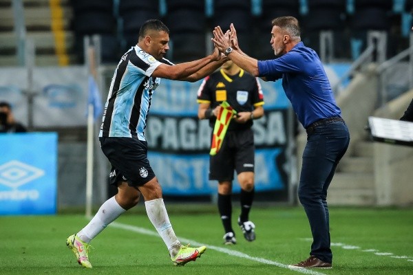 Pedro H. Tesch/AGIF – Comandante do Tricolor Gaúcho não descarta repetir escalação contra o Flamengo na próxima terça (23)