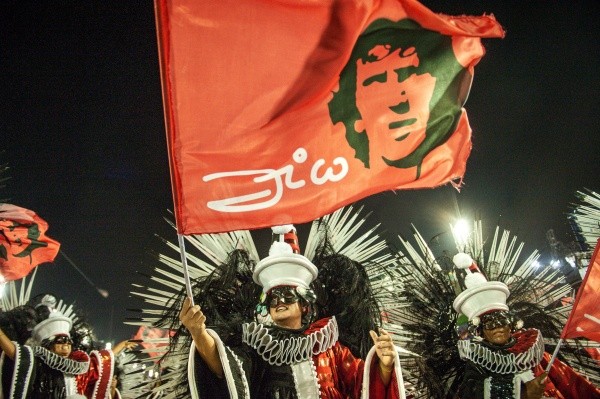 Foto: Allan Carvalho/AGIF | Zico chegou a ser homenageado pela Escola de Samba Imperatriz