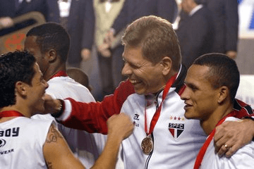 Paulo Autuori era o treinador da equipe na conquista (Foto: Twitter oficial do São Paulo FC)