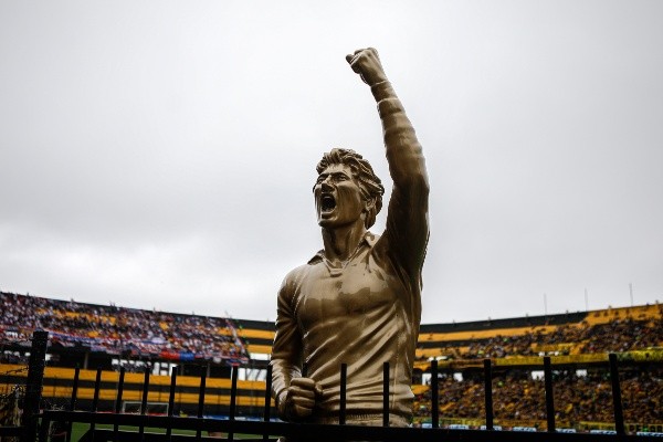 Foto: Ernesto Ryan/Getty Images | Fernando Morena recebeu homenagem do Peñarol