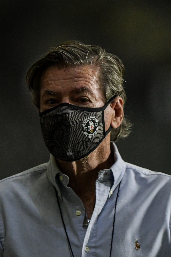 Foto: Thiago Ribeiro/AGIF | Jorge Salgado recebe Camila Farani em São Januário