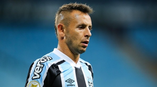 RS - Porto Alegre - 23/11/2021 - BRASILEIRO A 2021, GREMIO X FLAMENGO - Rafinha jogador do Gremio durante partida contra o Flamengo no estadio Arena do Gremio pelo campeonato Brasileiro A 2021. Foto: Pedro H. Tesch/AGIF
