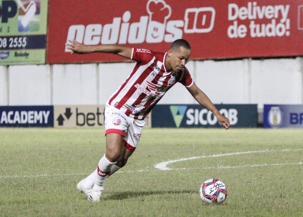 Foto: Beno Küster Nunes/AGIF | Caio Dantas atuou em 10 jogos com o Náutico e marcou cinco gols