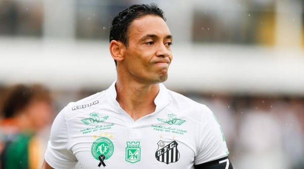 Ricardo Oliveira com a camisa do Santos (Foto: Getty Images)