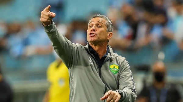 RS - Porto Alegre - 06/10/2021 - BRASILEIRO A 2021, GREMIO X CUIABA - Jorginho tecnico do Cuiaba durante partida contra o Gremio no estadio Arena do Gremio pelo campeonato Brasileiro A 2021. Foto: Pedro H. Tesch/AGIF