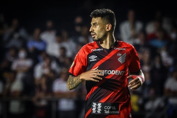 Foto: Marcello Zambrana/AGIF – Zagueiro foi campeão recentemente Sul-Americana e completou 100 jogos contra o São Paulo