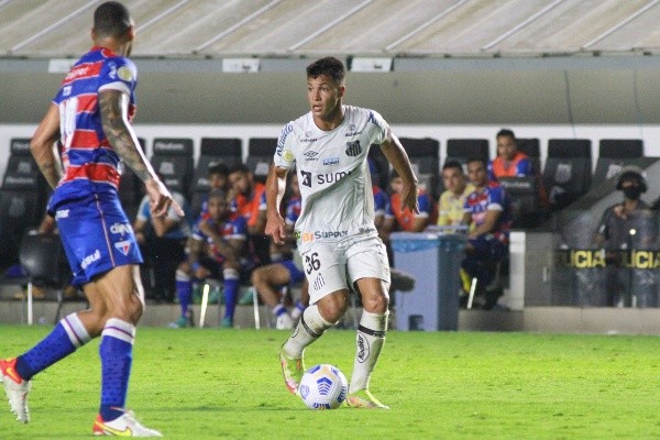 Foto: Fernanda Luz/AGIF – Marcos Leonardo em ação pelo Santos
