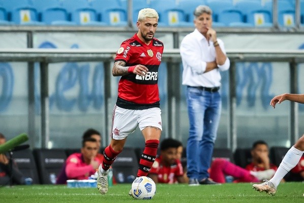 Foto: Pedro H. Tesch/AGIF – Meia voltou recentemente a atuar pelo Flamengo e foi titular na grande final