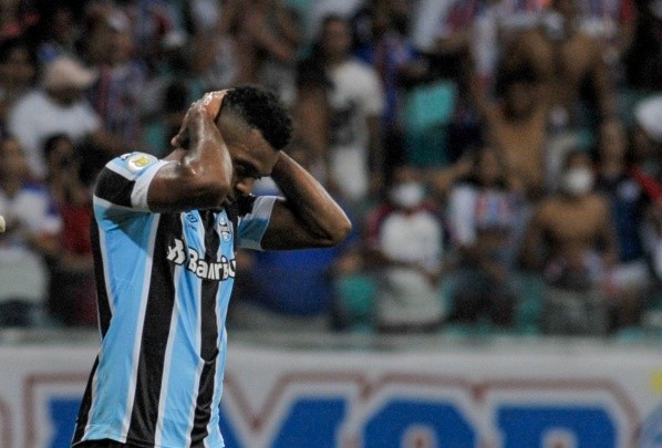 Foto: Jhony Pinho/AGIF -Borja jogador do Grêmio lamenta chance perdida durante partida contra o Bahia