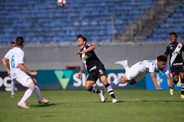 Foto: (Marcos Zanutto/AGIF) - O Vasco terminou a Série B na 10º colocação com 49 pontos, 15 pontos atrás da zona de acesso para o Campeonato Brasileiro Foto: (Marcos Zanutto/AGIF) - O Vasco terminou a Série B na 10º colocação com 49 pontos, 15 pontos atrás da zona de acesso para o Campeonato Brasileiro